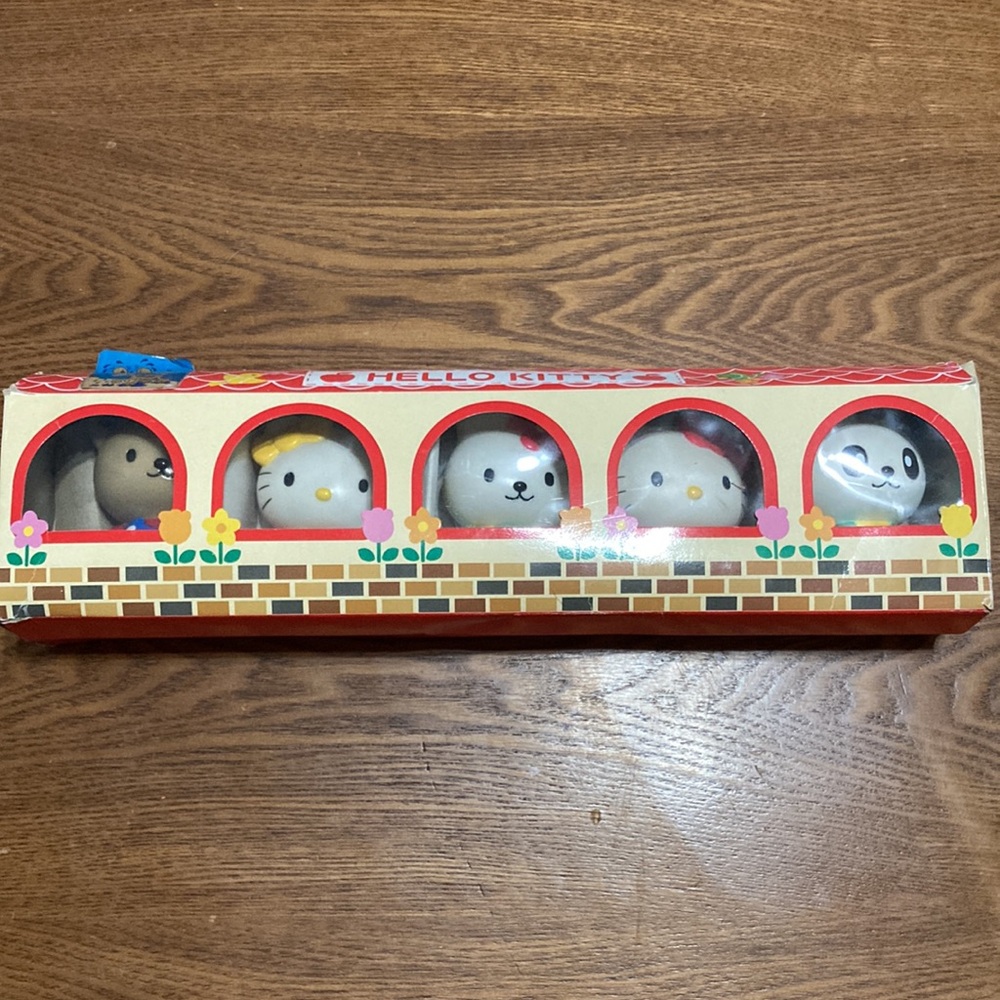 🔴🔴 Hello Kitty Vintage Coin Bank Set